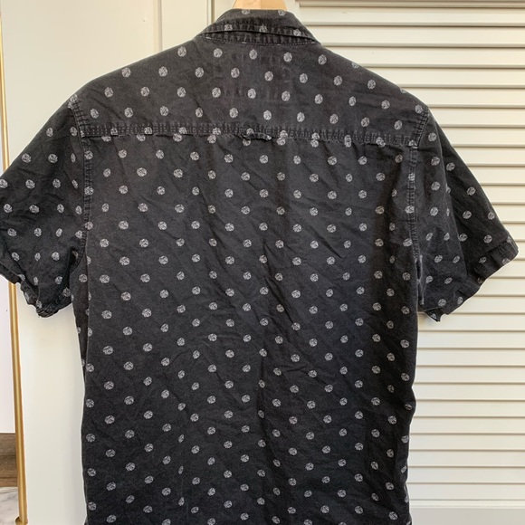 👨🏻 🌸 🌺 3/$20 19 Ninety-One Fitted Button Up Shirt - Picture 4 of 6